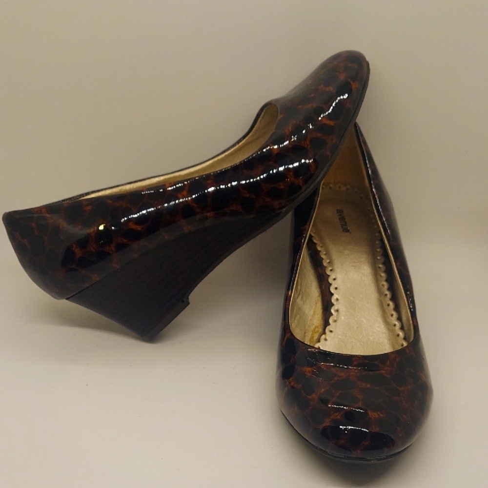AVENUE Brown Leopard Wedge Shoes Size 8
